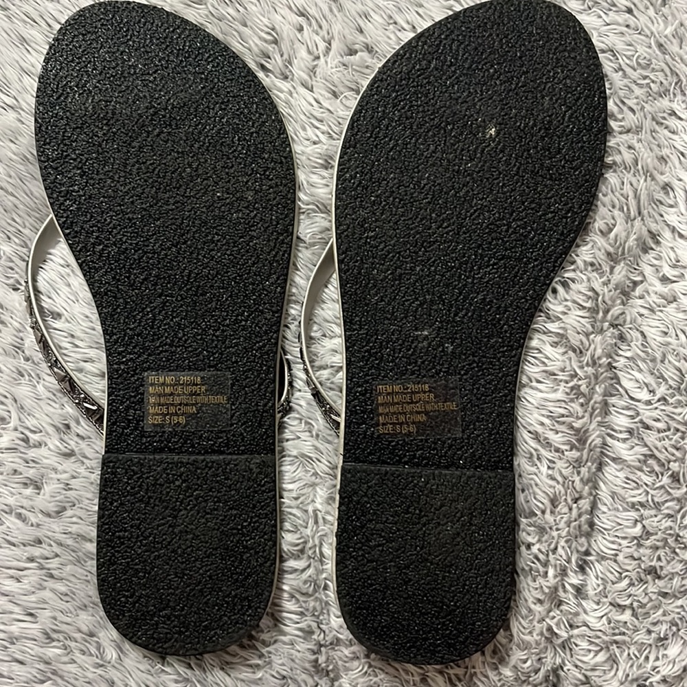 Flip Flops - Picture 3 of 4